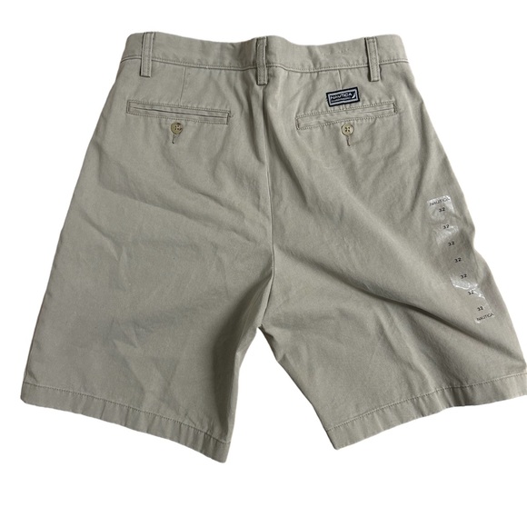 NAUTICA MEN'S CLASSIC FIT  WAIST 32  TRUE KHAKI SHORTS 100% COTTON - Picture 2 of 5